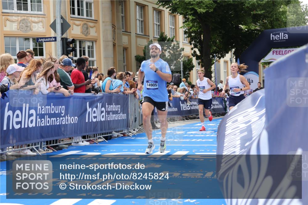 29.06.2025 - hella hamburg halbmarathon Strokosch-Dieckow http://msf.ph/oto/8245824 29.06.2025 10:38:35 Ziel 4148, 5248, 8450, 8571, 9403, 11281, 11379, 12772, 14905, 17154, 18188, 18357, 19004 meine-sportfotos.de