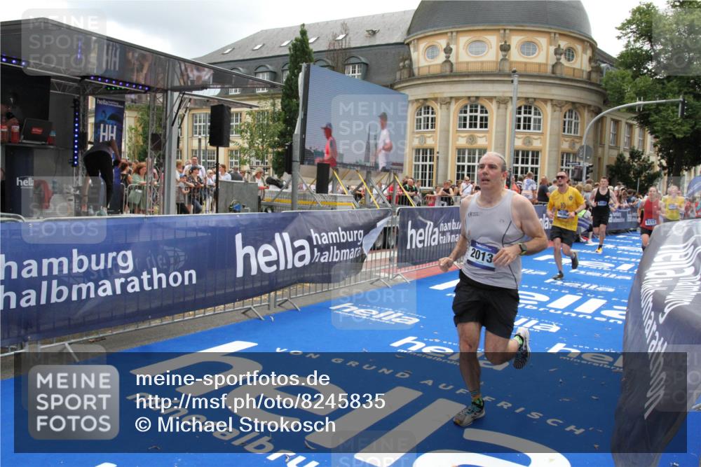 29.06.2025 - hella hamburg halbmarathon Michael Strokosch http://msf.ph/oto/8245835 29.06.2025 10:49:19 Ziel 2013, 6158, 8112, 9348, 10053, 10189, 13450, 14526, 15523, 16369, 16731 meine-sportfotos.de