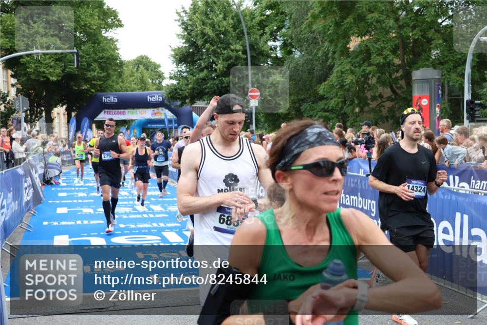 29.06.2025 - hella hamburg halbmarathon Zöllner http://msf.ph/oto/8245844 29.06.2025 10:57:02 Ziel 1485, 2282, 2759, 4299, 5033, 8669, 11043, 11143, 11212, 11638, 14678, 15097, 16470, 16620, 18719, 19091 meine-sportfotos.de