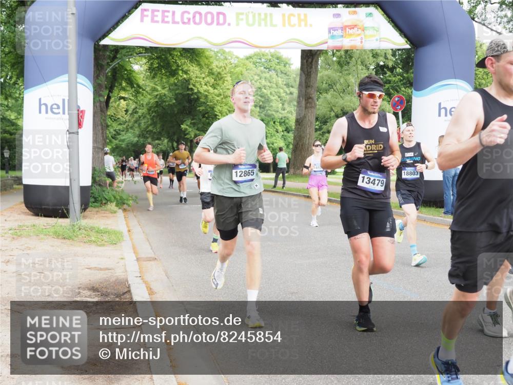 29.06.2025 - hella hamburg halbmarathon MichiJ http://msf.ph/oto/8245854 29.06.2025 10:28:17 Zwischen KM18-KM19 2546, 10900, 11305, 12335, 12772, 12865, 13479, 15435, 17425, 17668, 18154, 18803 meine-sportfotos.de