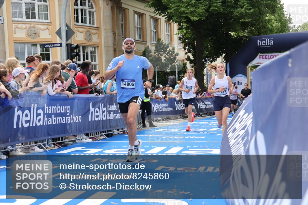 29.06.2025 - hella hamburg halbmarathon Strokosch-Dieckow http://msf.ph/oto/8245860 29.06.2025 10:38:35 Ziel 4148, 5248, 8450, 8571, 9403, 11281, 11379, 12772, 14905, 17154, 18188, 18357, 19004 meine-sportfotos.de