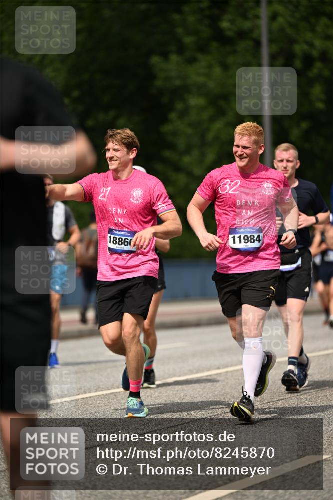 29.06.2025 - hella hamburg halbmarathon Dr. Thomas Lammeyer http://msf.ph/oto/8245870 29.06.2025 10:34:42 Kennedybrücke 1773, 2097, 2302, 2505, 2569, 6556, 6620, 6626, 7071, 7351, 7517, 8792, 9095, 9576, 9830, 9937, 10322, 10989, 10996 meine-sportfotos.de