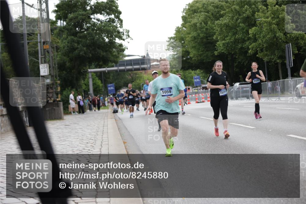 29.06.2025 - hella hamburg halbmarathon Jannik Wohlers http://msf.ph/oto/8245880 29.06.2025 10:30:22 Lombardsbrücke 1059, 1472, 2268, 2505, 2569, 2754, 2755, 3131, 3281, 4198, 6344, 6556, 7071, 7120, 9830, 11981, 11984, 14216, 14803, 15299, 16791, 18362, 18795, 18860 meine-sportfotos.de