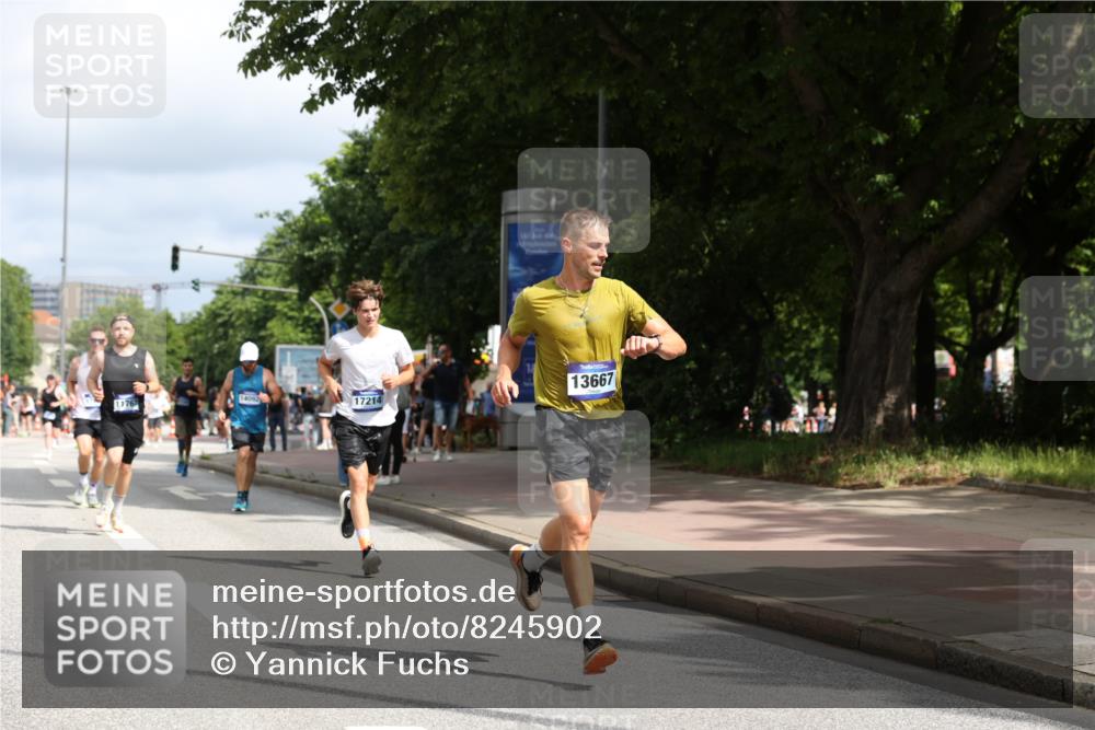29.06.2025 - hella hamburg halbmarathon Yannick Fuchs http://msf.ph/oto/8245902 29.06.2025 10:35:11 20KM 1677, 1882, 1912, 2324, 2568, 2714, 2949, 3332, 4843, 4889, 5007, 5014, 5050, 5745, 5916, 6080, 6429, 7080, 7284, 8074, 8370, 8465, 8629, 8966, 9979, 10369, 10934, 10968, 10978, 11767, 11959, 12365, 12540, 12704, 13029, 13158, 13667, 14092, 14820, 14924, 15164, 15424, 15493, 15542, 15689, 16201, 16249, 16347, 16599, 17214, 17620, 17724, 18173, 18192, 18399, 18614 meine-sportfotos.de