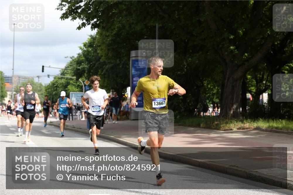 29.06.2025 - hella hamburg halbmarathon Yannick Fuchs http://msf.ph/oto/8245921 29.06.2025 10:35:11 20KM 1677, 1882, 1912, 2324, 2568, 2714, 2949, 3332, 4843, 4889, 5007, 5014, 5050, 5745, 5916, 6080, 6429, 7080, 7284, 8074, 8370, 8465, 8629, 8966, 9979, 10369, 10934, 10968, 10978, 11767, 11959, 12365, 12540, 12704, 13029, 13158, 13667, 14092, 14820, 14924, 15164, 15424, 15493, 15542, 15689, 16201, 16249, 16347, 16599, 17214, 17620, 17724, 18173, 18192, 18399, 18614 meine-sportfotos.de
