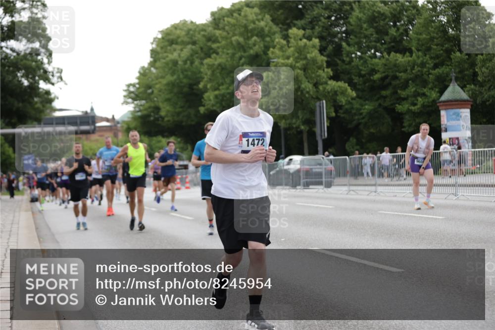 29.06.2025 - hella hamburg halbmarathon Jannik Wohlers http://msf.ph/oto/8245954 29.06.2025 10:30:26 Lombardsbrücke 1059, 1472, 2268, 2505, 2569, 3131, 3281, 4198, 6556, 6620, 7071, 7120, 9830, 10989, 11981, 11984, 12384, 14095, 14216, 14803, 15299, 17742, 18362, 18795, 18860, 19052 meine-sportfotos.de