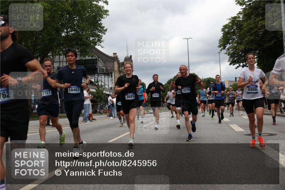 29.06.2025 - hella hamburg halbmarathon Yannick Fuchs http://msf.ph/oto/8245956 29.06.2025 10:47:42 20KM 1030, 1151, 1267, 1502, 1727, 1870, 2058, 2070, 2354, 2518, 2630, 3096, 3208, 3209, 3819, 4770, 5020, 5638, 5866, 6294, 6481, 6511, 6512, 6629, 6762, 6877, 6942, 7274, 7395, 7918, 8335, 8447, 9142, 9791, 9922, 10549, 10891, 11068, 11844, 12321, 12379, 12607, 12632, 12909, 13032, 13033, 13289, 13397, 13865, 13912, 13997, 14702, 15061, 15146, 15441, 15497, 15502, 15838, 15856, 15946, 16477, 17348, 17482, 18134, 18143, 18418, 18487, 18514, 18612 meine-sportfotos.de