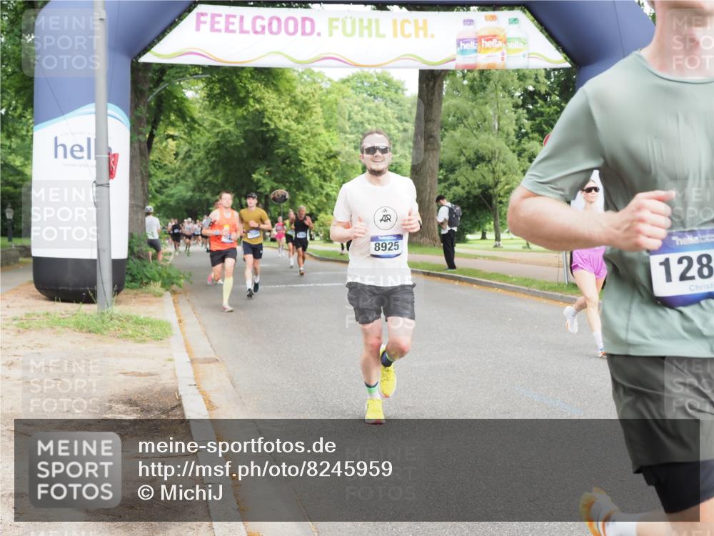 29.06.2025 - hella hamburg halbmarathon MichiJ http://msf.ph/oto/8245959 29.06.2025 10:28:19 Zwischen KM18-KM19 2044, 2546, 7109, 8925, 12335, 12772, 12865, 13479, 15435, 17425, 17668, 18154, 18803 meine-sportfotos.de