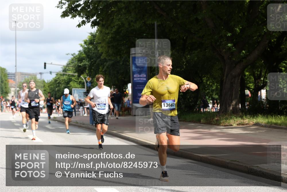 29.06.2025 - hella hamburg halbmarathon Yannick Fuchs http://msf.ph/oto/8245973 29.06.2025 10:35:11 20KM 1677, 1882, 1912, 2324, 2568, 2714, 2949, 3332, 4843, 4889, 5007, 5014, 5050, 5745, 5916, 6080, 6429, 7080, 7284, 8074, 8370, 8465, 8629, 8966, 9979, 10369, 10934, 10968, 10978, 11767, 11959, 12365, 12540, 12704, 13029, 13158, 13667, 14092, 14820, 14924, 15164, 15424, 15493, 15542, 15689, 16201, 16249, 16347, 16599, 17214, 17620, 17724, 18173, 18192, 18399, 18614 meine-sportfotos.de