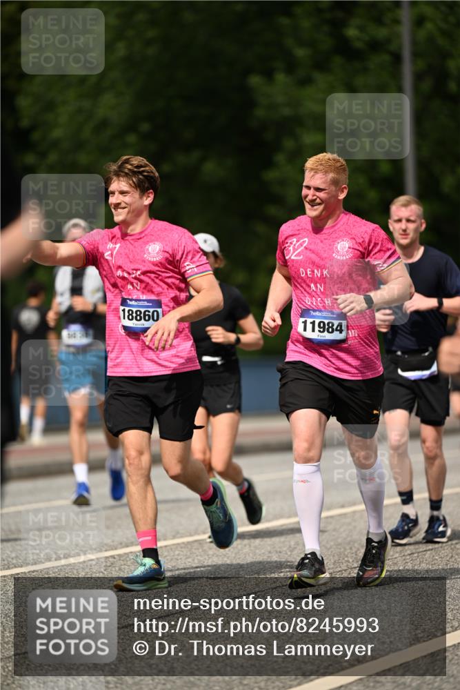 29.06.2025 - hella hamburg halbmarathon Dr. Thomas Lammeyer http://msf.ph/oto/8245993 29.06.2025 10:34:43 Kennedybrücke 1773, 2097, 2302, 2505, 2569, 6556, 6620, 6626, 7071, 7351, 7517, 8792, 9095, 9576, 9830, 9937, 10322, 10989, 10996 meine-sportfotos.de