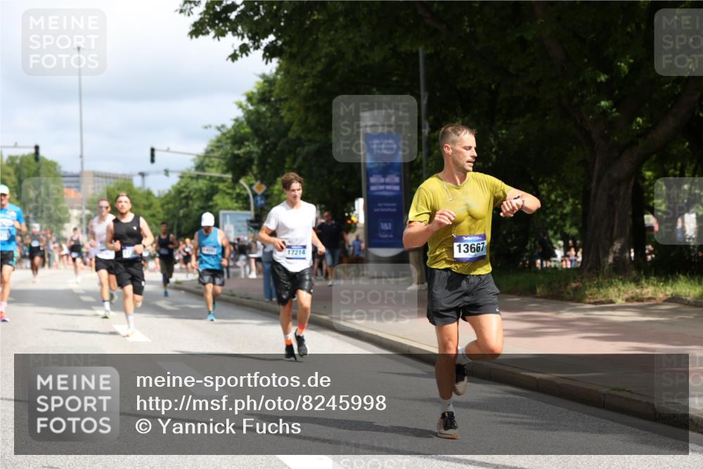 29.06.2025 - hella hamburg halbmarathon Yannick Fuchs http://msf.ph/oto/8245998 29.06.2025 10:35:11 20KM 1677, 1882, 1912, 2324, 2568, 2714, 2949, 3332, 4843, 4889, 5007, 5014, 5050, 5745, 5916, 6080, 6429, 7080, 7284, 8074, 8370, 8465, 8629, 8966, 9979, 10369, 10934, 10968, 10978, 11767, 11959, 12365, 12540, 12704, 13029, 13158, 13667, 14092, 14820, 14924, 15164, 15424, 15493, 15542, 15689, 16201, 16249, 16347, 16599, 17214, 17620, 17724, 18173, 18192, 18399, 18614 meine-sportfotos.de