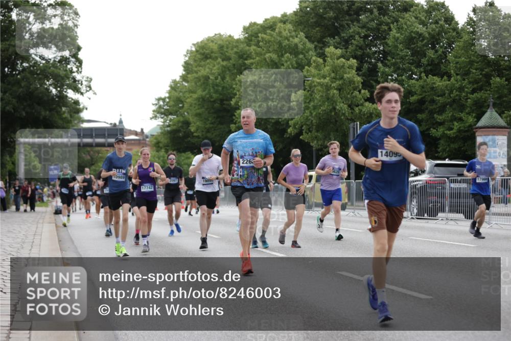 29.06.2025 - hella hamburg halbmarathon Jannik Wohlers http://msf.ph/oto/8246003 29.06.2025 10:30:31 Lombardsbrücke 1059, 1472, 2097, 2268, 2505, 3131, 3281, 4198, 6556, 6620, 7351, 8757, 9576, 9830, 10989, 11981, 12384, 14095, 14216, 14803, 15299, 15466, 15589, 17742, 17966, 19052 meine-sportfotos.de