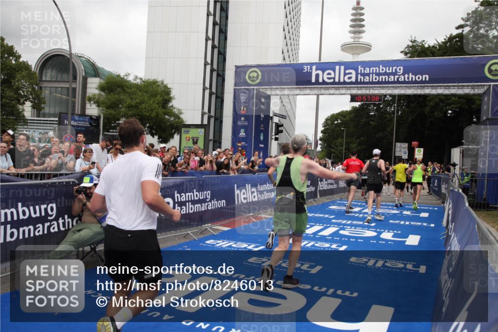 29.06.2025 - hella hamburg halbmarathon Michael Strokosch http://msf.ph/oto/8246013 29.06.2025 10:57:07 Ziel 1485, 4261, 4299, 5033, 8669, 11143, 11212, 11638, 13691, 14408, 14588, 14678, 16470, 16909, 17617, 18208, 18719, 19091 meine-sportfotos.de