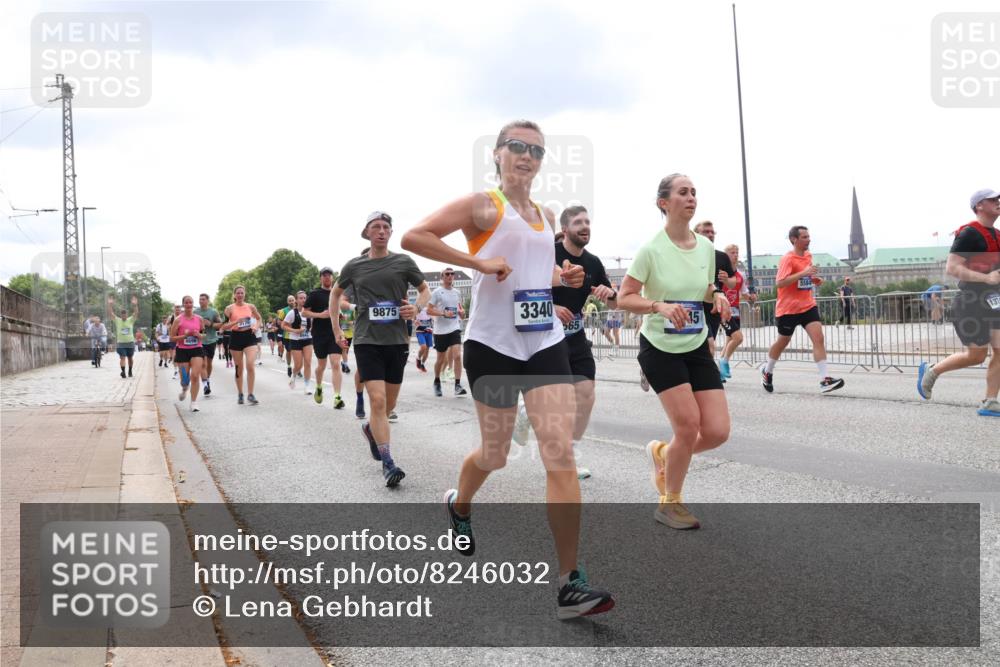 29.06.2025 - hella hamburg halbmarathon Lena Gebhardt http://msf.ph/oto/8246032 29.06.2025 10:33:59 Lombardsbrücke 1189, 1275, 1417, 1705, 1787, 1896, 2265, 2342, 2482, 2496, 2526, 2776, 2933, 3145, 3170, 3264, 3340, 3345, 3560, 3829, 3848, 4361, 4433, 4449, 4479, 4696, 4807, 4942, 5075, 5096, 5141, 5557, 5561, 5566, 5569, 5584, 5691, 5821, 5822, 5887, 6109, 6364, 6515, 6516, 6854, 6956, 6999, 7027, 7324, 7329, 7565, 7653, 8021, 8157, 8202, 8277, 8282, 8349, 8375, 8377, 8383, 8401, 9094, 9234, 9438, 9799, 9875, 9995, 10007, 10071, 10360, 10561, 11811 meine-sportfotos.de