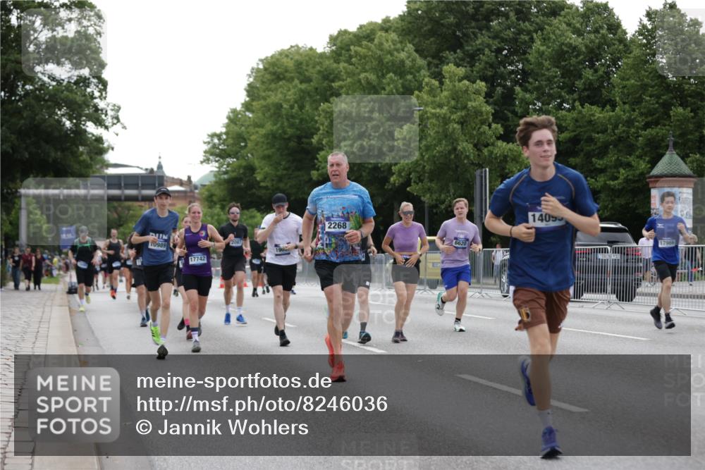 29.06.2025 - hella hamburg halbmarathon Jannik Wohlers http://msf.ph/oto/8246036 29.06.2025 10:30:31 Lombardsbrücke 1059, 1472, 2097, 2268, 2505, 3131, 3281, 4198, 6556, 6620, 7351, 8757, 9576, 9830, 10989, 11981, 12384, 14095, 14216, 14803, 15299, 15466, 15589, 17742, 17966, 19052 meine-sportfotos.de