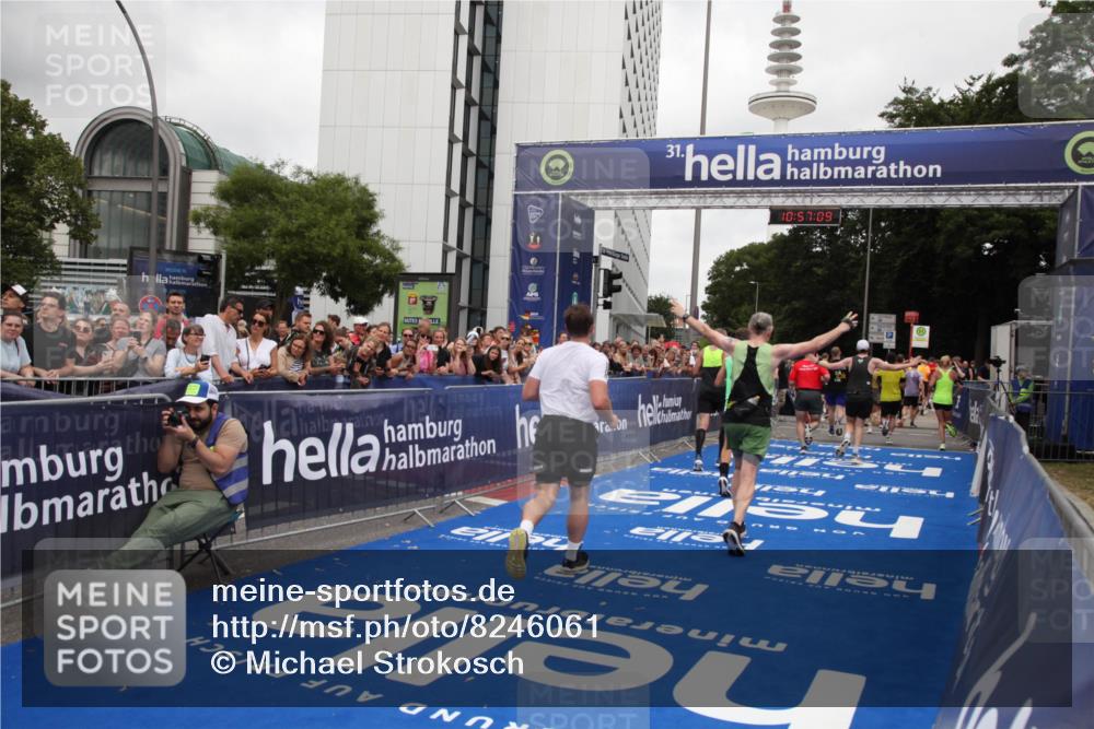 29.06.2025 - hella hamburg halbmarathon Michael Strokosch http://msf.ph/oto/8246061 29.06.2025 10:57:08 Ziel 1485, 4261, 4299, 8669, 11143, 11212, 11638, 13691, 14408, 14588, 16470, 16909, 17617, 18208, 18719, 19091 meine-sportfotos.de