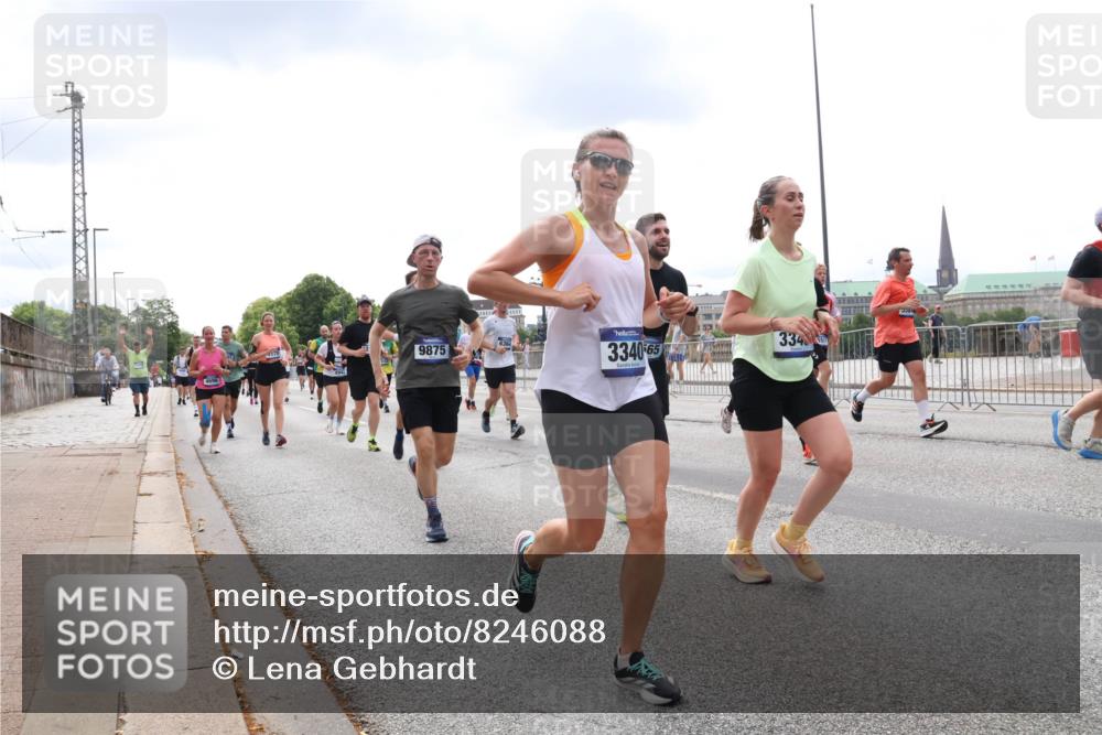 29.06.2025 - hella hamburg halbmarathon Lena Gebhardt http://msf.ph/oto/8246088 29.06.2025 10:34:00 Lombardsbrücke 1189, 1275, 1417, 1705, 1787, 1896, 2265, 2342, 2464, 2482, 2496, 2526, 2776, 2933, 3145, 3170, 3264, 3340, 3345, 3560, 3829, 3848, 4361, 4433, 4449, 4479, 4696, 4807, 4942, 5075, 5096, 5141, 5557, 5561, 5566, 5569, 5584, 5691, 5821, 5822, 5887, 6109, 6364, 6515, 6516, 6854, 6956, 6999, 7027, 7324, 7329, 7565, 7653, 8021, 8157, 8202, 8277, 8282, 8349, 8375, 8377, 8383, 8401, 9094, 9234, 9438, 9799, 9875, 9995, 10007, 10071, 10360, 10561, 11811 meine-sportfotos.de