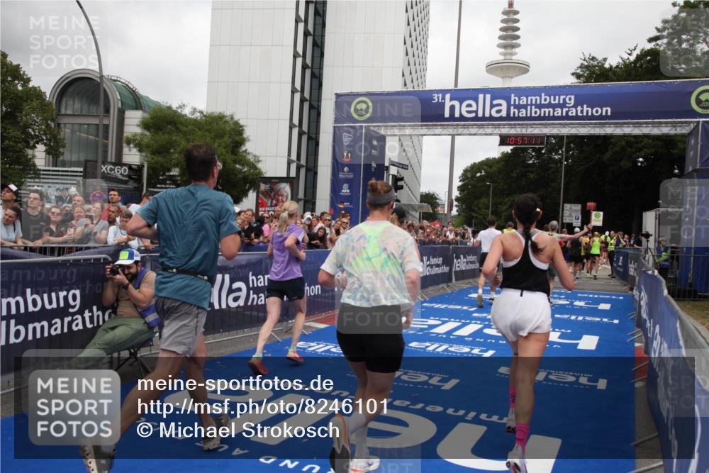 29.06.2025 - hella hamburg halbmarathon Michael Strokosch http://msf.ph/oto/8246101 29.06.2025 10:57:10 Ziel 1485, 4261, 4299, 11143, 13691, 14139, 14408, 14588, 15726, 16909, 17617, 18208, 18719, 19091 meine-sportfotos.de