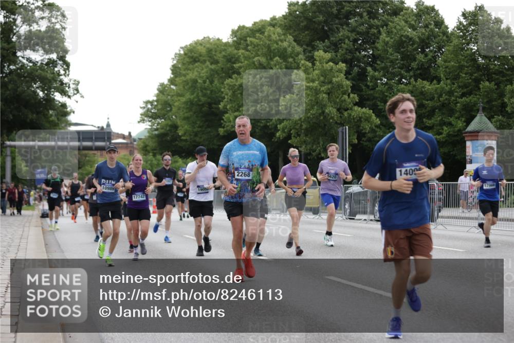 29.06.2025 - hella hamburg halbmarathon Jannik Wohlers http://msf.ph/oto/8246113 29.06.2025 10:30:32 Lombardsbrücke 1059, 1472, 2097, 2268, 2505, 3131, 3281, 4198, 6556, 6620, 6787, 7351, 8757, 9576, 9830, 10989, 11981, 12384, 14095, 14803, 15299, 15466, 15589, 17742, 17966, 19052 meine-sportfotos.de