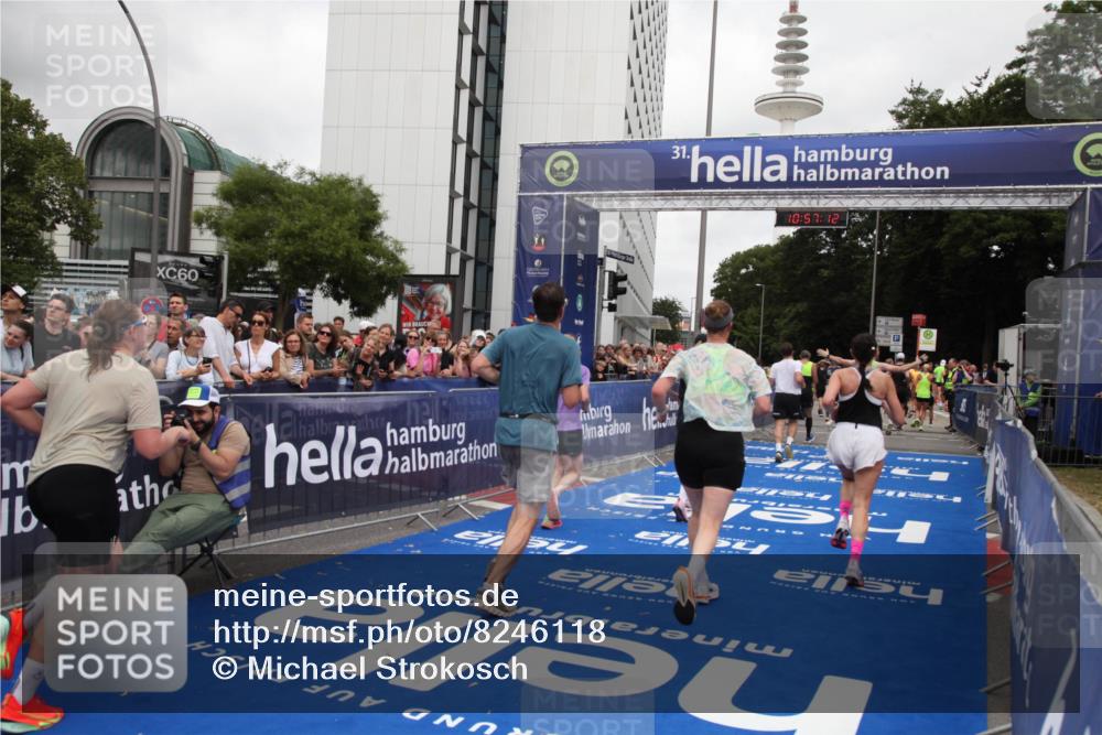 29.06.2025 - hella hamburg halbmarathon Michael Strokosch http://msf.ph/oto/8246118 29.06.2025 10:57:10 Ziel 1485, 4261, 4299, 11143, 13691, 14139, 14408, 14588, 15726, 16909, 17617, 18208, 18719, 19091 meine-sportfotos.de
