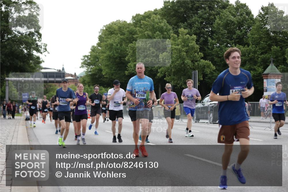 29.06.2025 - hella hamburg halbmarathon Jannik Wohlers http://msf.ph/oto/8246130 29.06.2025 10:30:32 Lombardsbrücke 1059, 1472, 2097, 2268, 2505, 3131, 3281, 4198, 6556, 6620, 6787, 7351, 8757, 9576, 9830, 10989, 11981, 12384, 14095, 14803, 15299, 15466, 15589, 17742, 17966, 19052 meine-sportfotos.de