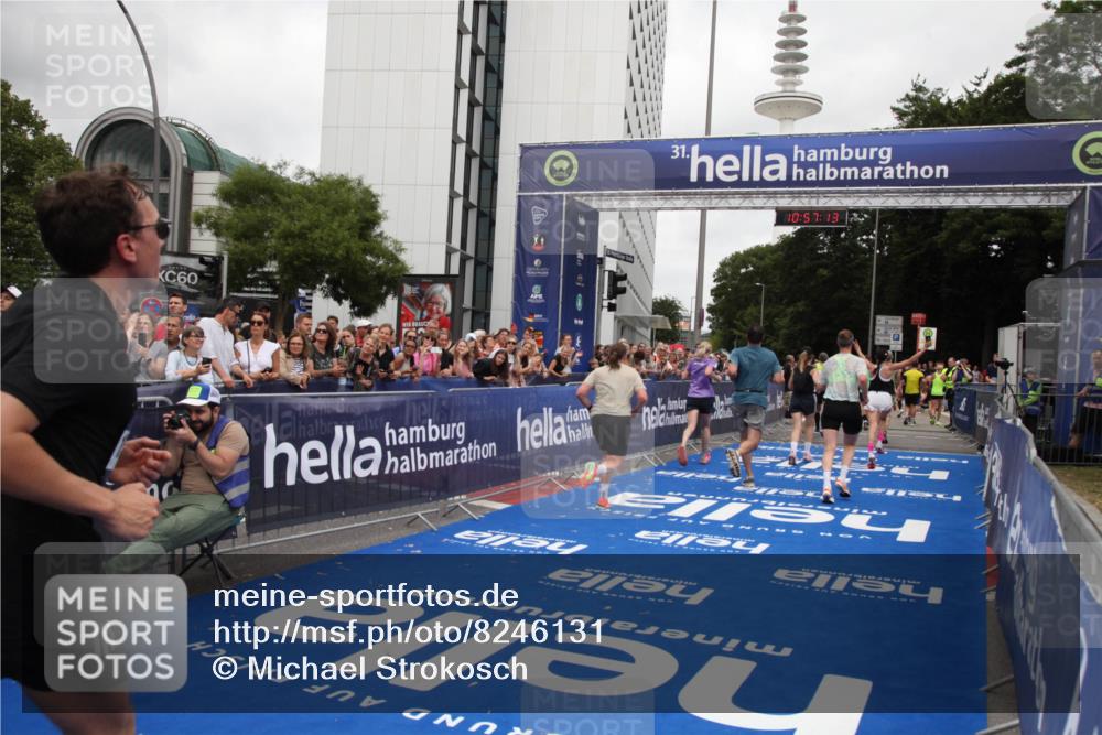 29.06.2025 - hella hamburg halbmarathon Michael Strokosch http://msf.ph/oto/8246131 29.06.2025 10:57:12 Ziel 1387, 4167, 4261, 9884, 11143, 11612, 13691, 14139, 14408, 14588, 15726, 16909, 17617, 18208 meine-sportfotos.de