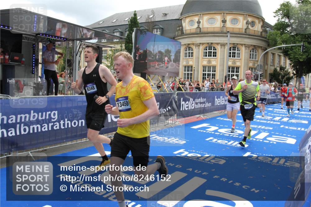 29.06.2025 - hella hamburg halbmarathon Michael Strokosch http://msf.ph/oto/8246152 29.06.2025 10:49:22 Ziel 4183, 4185, 6158, 8112, 9348, 10053, 10189, 11819, 13450, 14526, 15422, 16369 meine-sportfotos.de