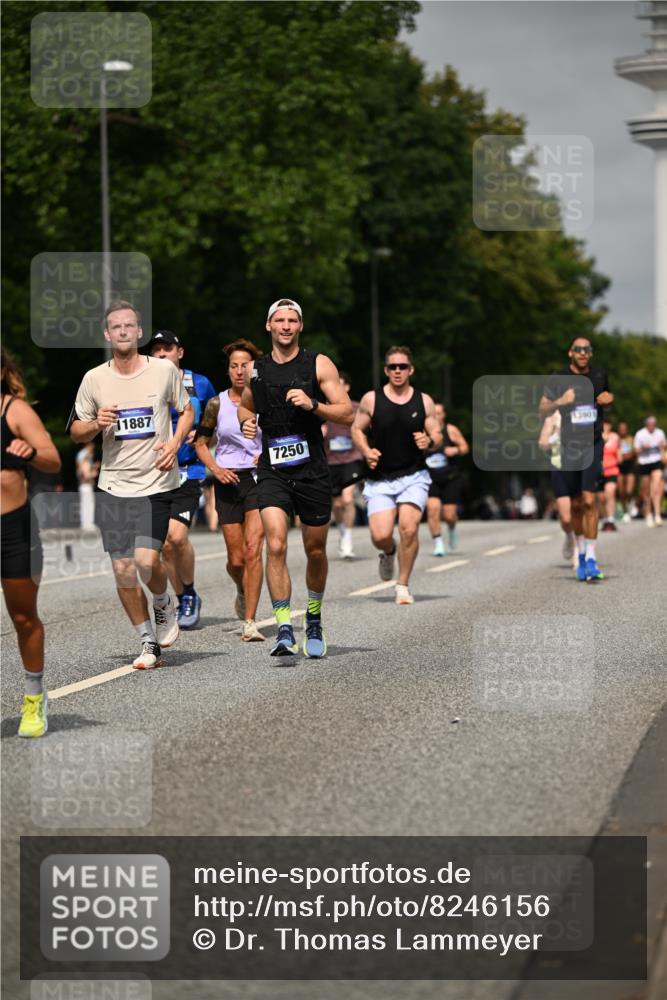 29.06.2025 - hella hamburg halbmarathon Dr. Thomas Lammeyer http://msf.ph/oto/8246156 29.06.2025 10:14:13 Kennedybrücke 1052, 1456, 1483, 1513, 1573, 4389, 7042, 7058, 7250, 7685, 8090, 8890, 9681, 9816, 9988, 11027, 11180 meine-sportfotos.de