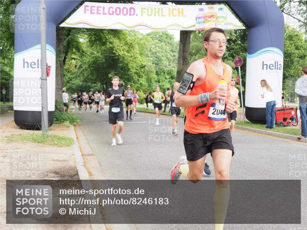 29.06.2025 - hella hamburg halbmarathon MichiJ http://msf.ph/oto/8246183 29.06.2025 10:28:22 Zwischen KM18-KM19 2044, 7109, 8925, 9294, 10369, 12088, 12335, 12772, 13479, 17425, 17668, 18154, 18803 meine-sportfotos.de