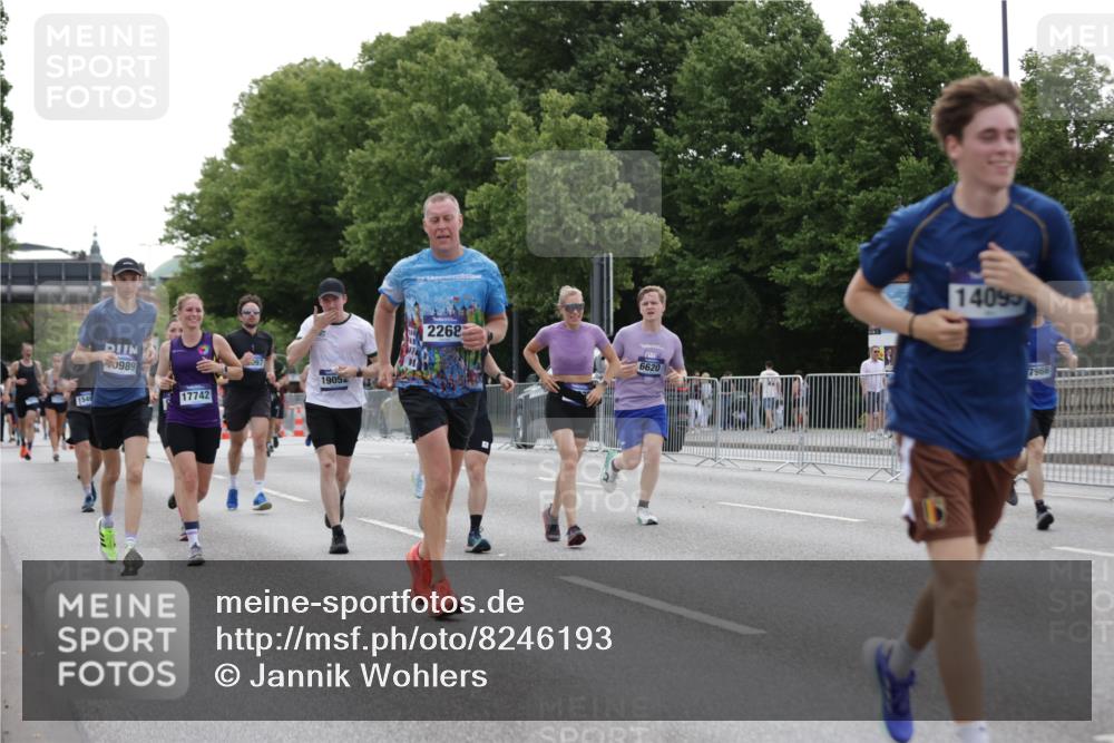 29.06.2025 - hella hamburg halbmarathon Jannik Wohlers http://msf.ph/oto/8246193 29.06.2025 10:30:32 Lombardsbrücke 1059, 1472, 2097, 2268, 2505, 3131, 3281, 4198, 6556, 6620, 6787, 7351, 8757, 9576, 9830, 10989, 11981, 12384, 14095, 14803, 15299, 15466, 15589, 17742, 17966, 19052 meine-sportfotos.de