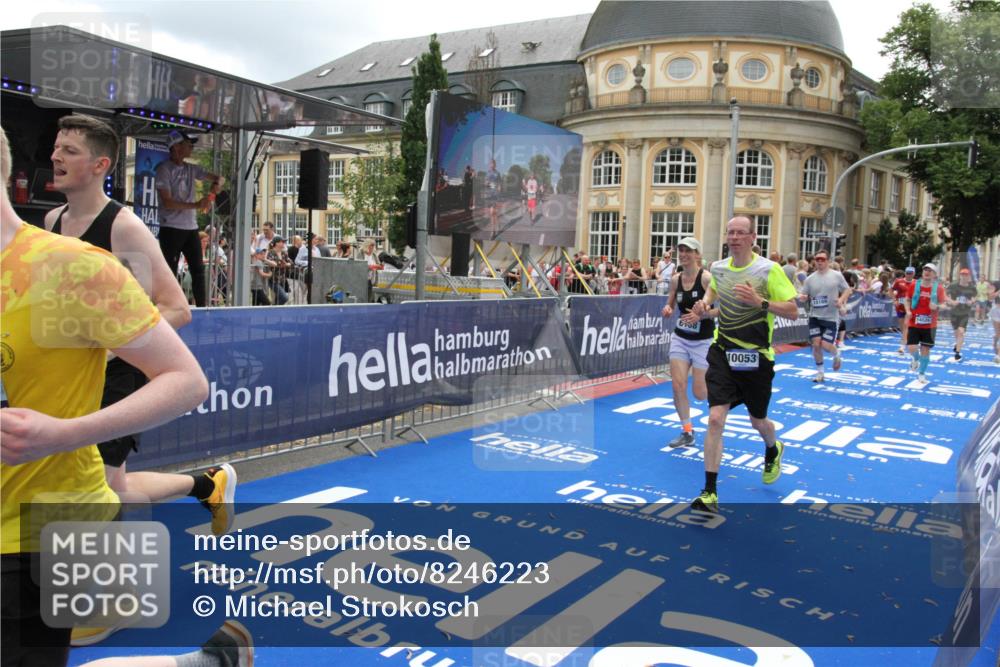 29.06.2025 - hella hamburg halbmarathon Michael Strokosch http://msf.ph/oto/8246223 29.06.2025 10:49:23 Ziel 4183, 4185, 6158, 8112, 9348, 10053, 10189, 11819, 13450, 14526, 15422, 16369 meine-sportfotos.de