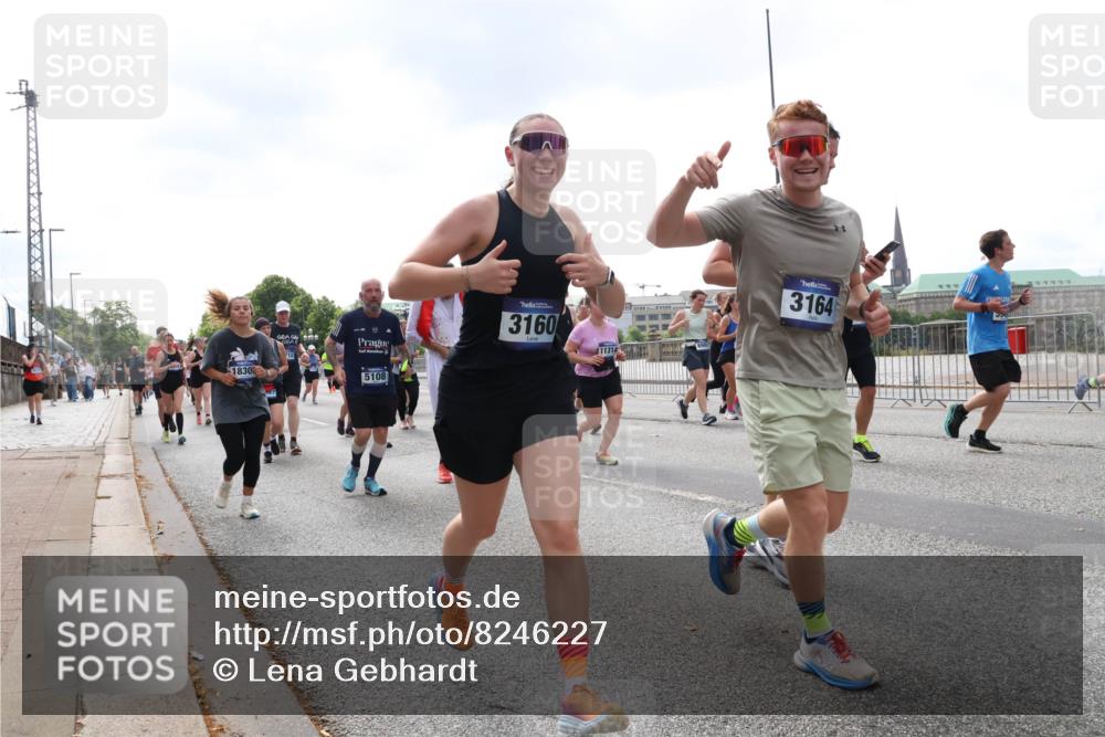 29.06.2025 - hella hamburg halbmarathon Lena Gebhardt http://msf.ph/oto/8246227 29.06.2025 10:45:29 Lombardsbrücke 1033, 1060, 1085, 1685, 1713, 1798, 1983, 2008, 2216, 2217, 2550, 2657, 2664, 2917, 2973, 3160, 3164, 3357, 3377, 3879, 3993, 4099, 4102, 4186, 4224, 4306, 4337, 4388, 4504, 4820, 4851, 5044, 5099, 5108, 5190, 5339, 5636, 5949, 6150, 6509, 6763, 6788, 6911, 6922, 6980, 7283, 7530, 7541, 7699, 7859, 7912, 8594, 8605, 8745, 8762, 9620, 10030, 10182, 10225, 10562, 10566, 11314, 12198, 12332, 12334 meine-sportfotos.de