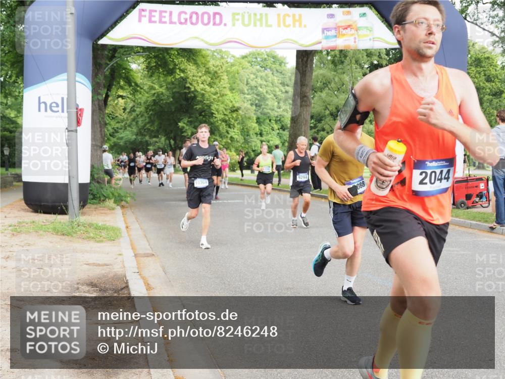 29.06.2025 - hella hamburg halbmarathon MichiJ http://msf.ph/oto/8246248 29.06.2025 10:28:22 Zwischen KM18-KM19 2044, 7109, 8925, 9294, 10369, 12088, 12335, 12772, 13479, 17425, 17668, 18154, 18803 meine-sportfotos.de