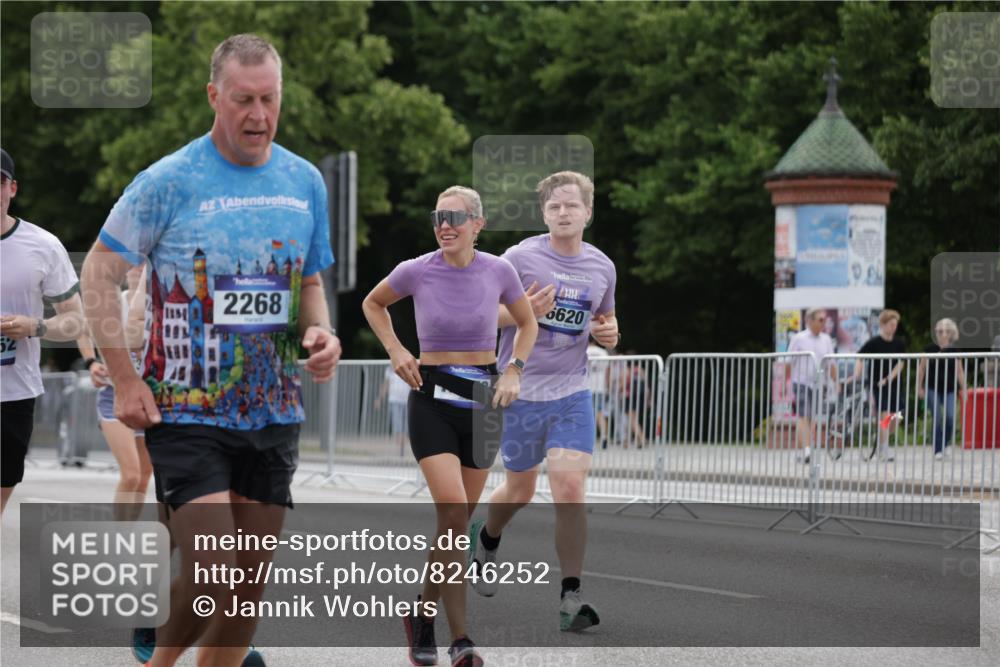 29.06.2025 - hella hamburg halbmarathon Jannik Wohlers http://msf.ph/oto/8246252 29.06.2025 10:30:33 Lombardsbrücke 1059, 1472, 1773, 2097, 2268, 2505, 3131, 4198, 6556, 6620, 6787, 7351, 8757, 9576, 9830, 10989, 11981, 12384, 12627, 14095, 14803, 15299, 15466, 15589, 17224, 17463, 17742, 17966, 19052, 19226 meine-sportfotos.de