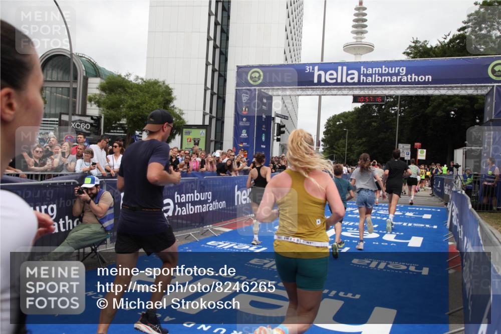 29.06.2025 - hella hamburg halbmarathon Michael Strokosch http://msf.ph/oto/8246265 29.06.2025 10:57:15 Ziel 1387, 1877, 4167, 4261, 4940, 9577, 9884, 11590, 11612, 13750, 14139, 14588, 15110, 15664, 15726, 17617, 17660, 17993, 18208, 19184 meine-sportfotos.de