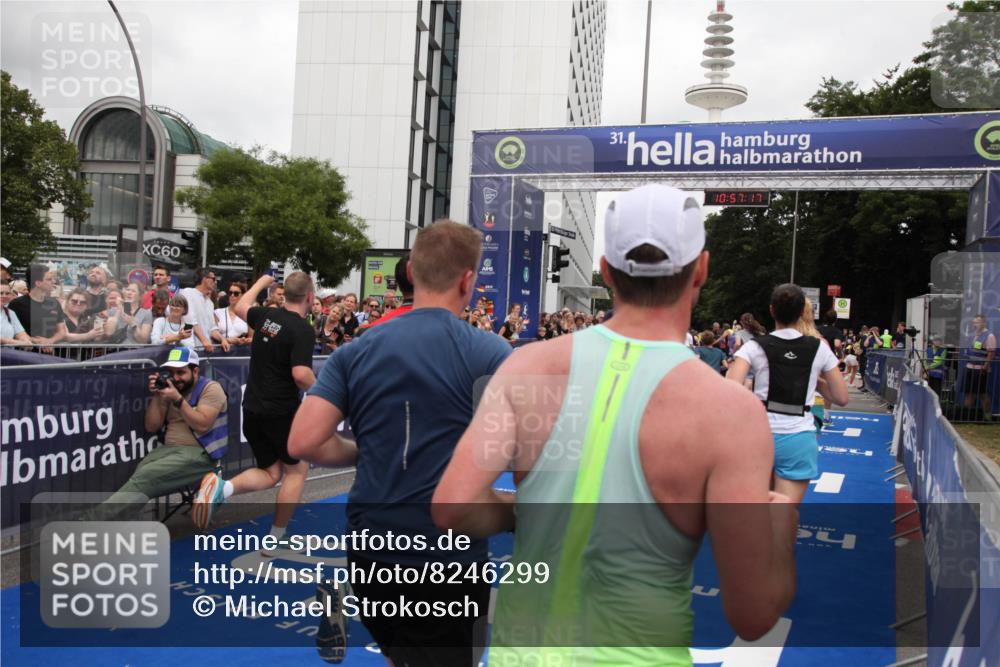 29.06.2025 - hella hamburg halbmarathon Michael Strokosch http://msf.ph/oto/8246299 29.06.2025 10:57:16 Ziel 1387, 1877, 2676, 4167, 4261, 4940, 9577, 9884, 10383, 11590, 11612, 13750, 14139, 15110, 15664, 15726, 17660, 17848, 17993, 18208, 19184 meine-sportfotos.de