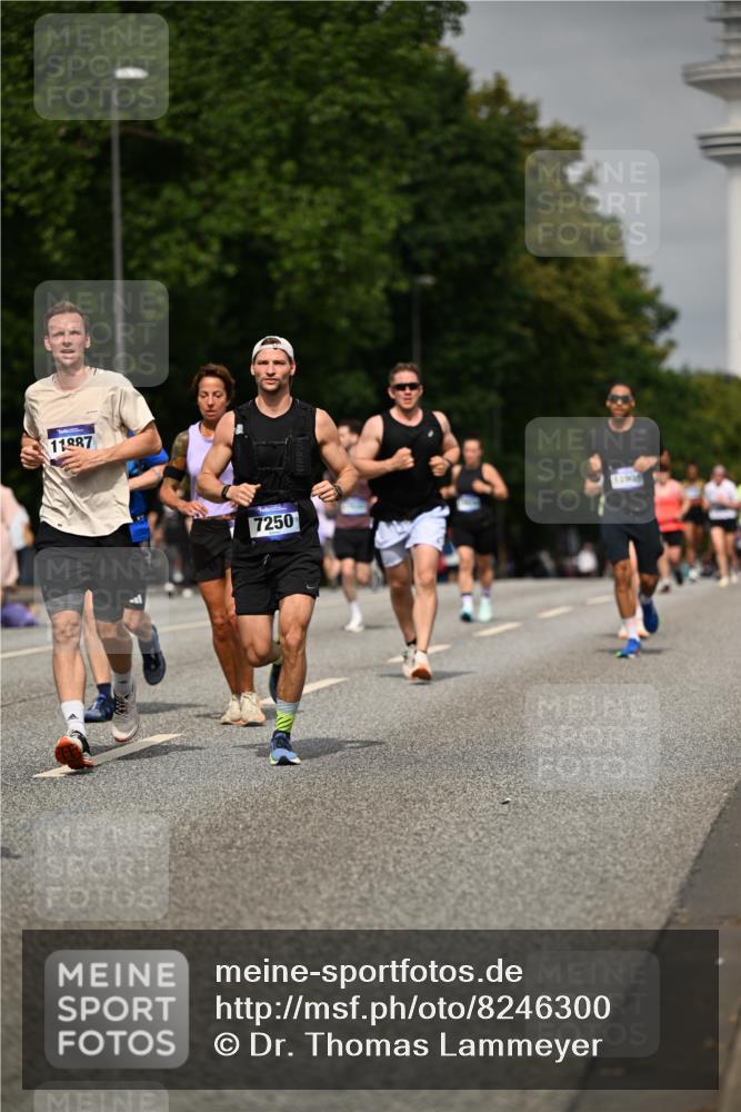 29.06.2025 - hella hamburg halbmarathon Dr. Thomas Lammeyer http://msf.ph/oto/8246300 29.06.2025 10:14:14 Kennedybrücke 1052, 1456, 1483, 1513, 1573, 4389, 7042, 7058, 7250, 7685, 8090, 8685, 8890, 9681, 9816, 9988, 11027, 11180 meine-sportfotos.de