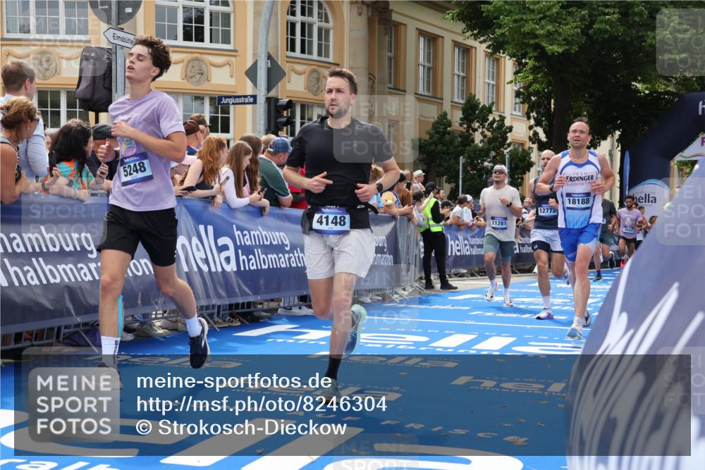 29.06.2025 - hella hamburg halbmarathon Strokosch-Dieckow http://msf.ph/oto/8246304 29.06.2025 10:38:42 Ziel 2296, 2719, 4148, 5248, 6684, 8450, 9264, 9403, 9540, 10218, 11055, 11281, 11282, 12772, 13755, 13800, 14093, 15372, 17154, 18188, 19004 meine-sportfotos.de