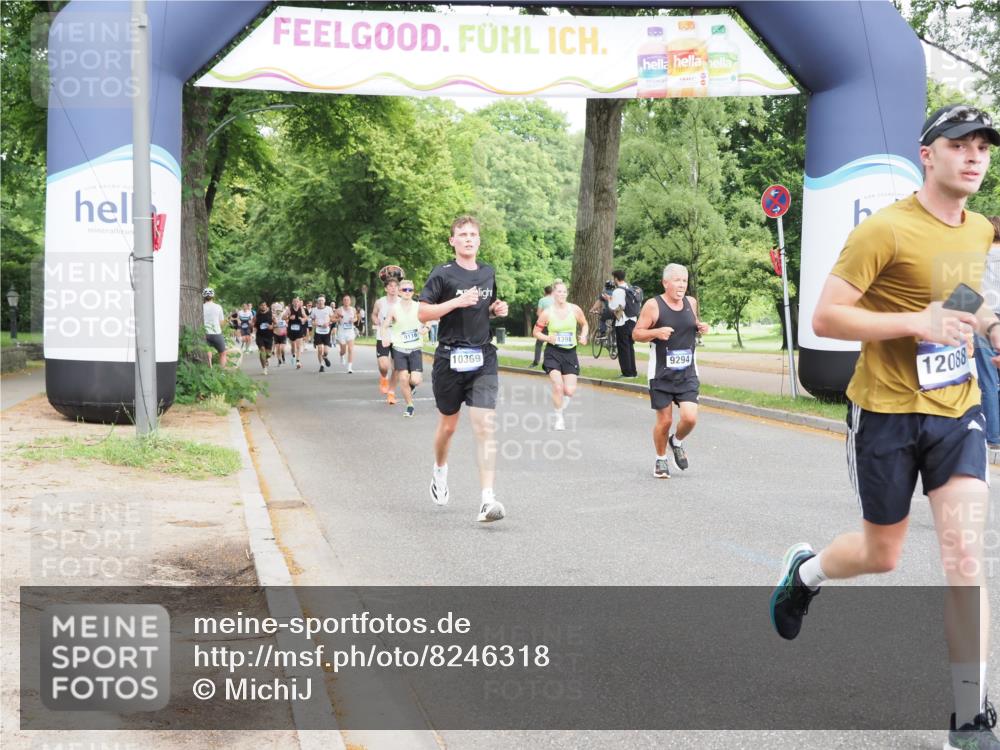 29.06.2025 - hella hamburg halbmarathon MichiJ http://msf.ph/oto/8246318 29.06.2025 10:28:23 Zwischen KM18-KM19 2044, 4398, 7109, 8925, 9294, 10369, 12088, 12335, 13479, 17425, 17668, 18154, 18803 meine-sportfotos.de