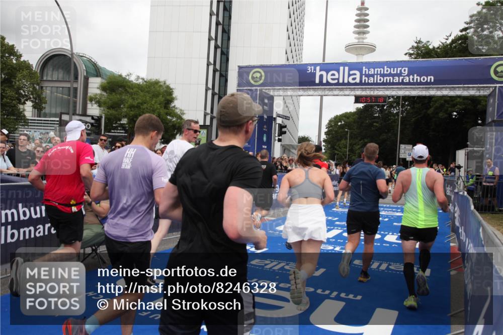 29.06.2025 - hella hamburg halbmarathon Michael Strokosch http://msf.ph/oto/8246328 29.06.2025 10:57:17 Ziel 1387, 1877, 2676, 4167, 4940, 8585, 9577, 9884, 10383, 11590, 11612, 13750, 14139, 15110, 15229, 15664, 15726, 17660, 17848, 17993, 19184 meine-sportfotos.de