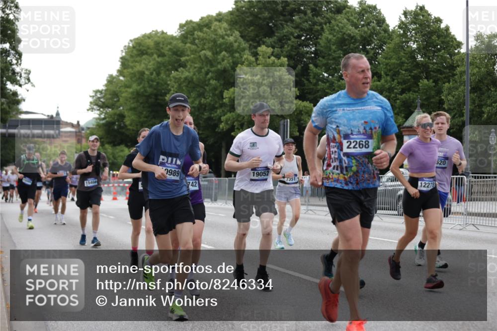 29.06.2025 - hella hamburg halbmarathon Jannik Wohlers http://msf.ph/oto/8246334 29.06.2025 10:30:34 Lombardsbrücke 1472, 1773, 2097, 2268, 2505, 3131, 6195, 6556, 6620, 6787, 7351, 8757, 9576, 10989, 11981, 12384, 12627, 14095, 14803, 15466, 15589, 17224, 17463, 17742, 17966, 19052, 19226 meine-sportfotos.de