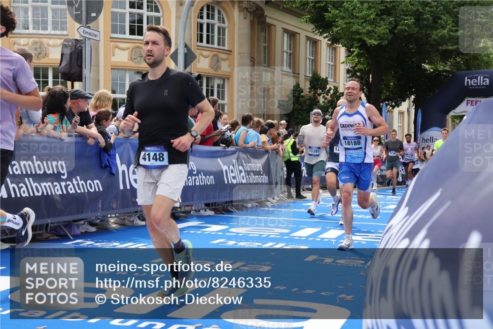 29.06.2025 - hella hamburg halbmarathon Strokosch-Dieckow http://msf.ph/oto/8246335 29.06.2025 10:38:43 Ziel 2296, 2719, 4148, 5248, 6684, 8450, 9264, 9403, 9540, 10218, 11055, 11281, 11282, 12772, 13755, 13800, 14093, 15372, 18188, 19004 meine-sportfotos.de