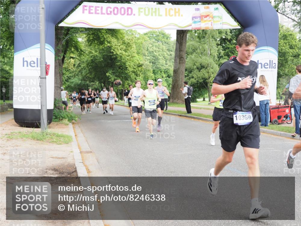 29.06.2025 - hella hamburg halbmarathon MichiJ http://msf.ph/oto/8246338 29.06.2025 10:28:24 Zwischen KM18-KM19 2044, 4398, 7109, 8925, 9116, 9294, 10369, 12088, 12335, 17425, 18154, 18803 meine-sportfotos.de