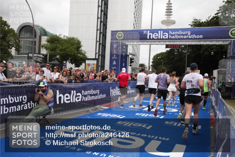 29.06.2025 - hella hamburg halbmarathon Michael Strokosch http://msf.ph/oto/8246426 29.06.2025 10:57:19 Ziel 1387, 1877, 2417, 2676, 4167, 4940, 8585, 9577, 9884, 9934, 10383, 11590, 11612, 12014, 13750, 14139, 15110, 15229, 15664, 16625, 17660, 17779, 17848, 17993, 19184 meine-sportfotos.de