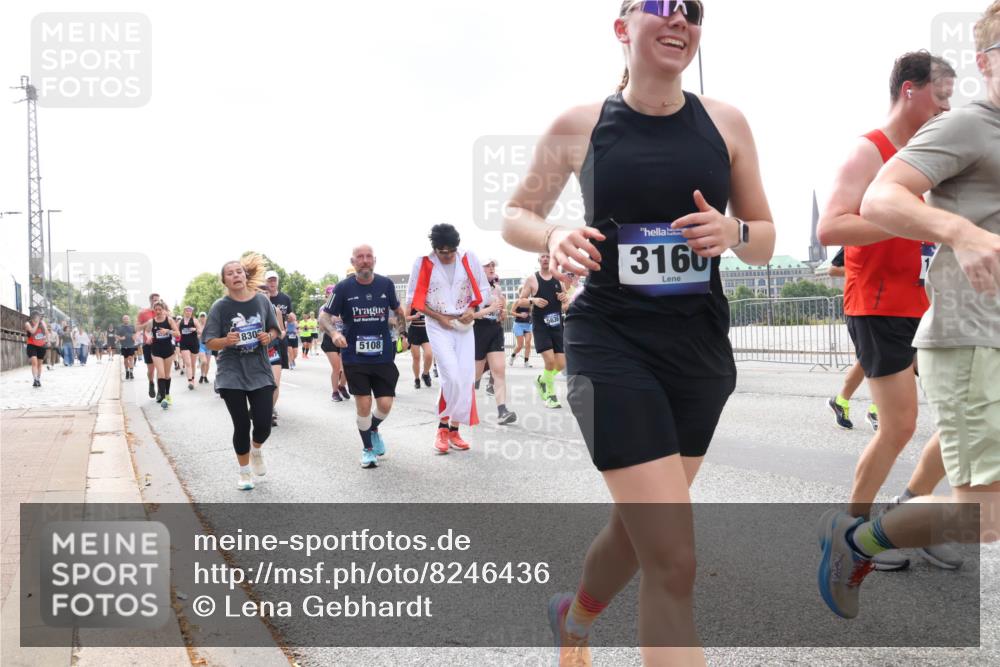 29.06.2025 - hella hamburg halbmarathon Lena Gebhardt http://msf.ph/oto/8246436 29.06.2025 10:45:30 Lombardsbrücke 1033, 1060, 1085, 1685, 1713, 1798, 1983, 2008, 2216, 2217, 2550, 2657, 2664, 2917, 2973, 3160, 3164, 3357, 3377, 3879, 3993, 4099, 4102, 4186, 4224, 4306, 4337, 4388, 4504, 4820, 4851, 5044, 5099, 5108, 5190, 5339, 5635, 5636, 5949, 6150, 6509, 6763, 6788, 6911, 6922, 6980, 7283, 7530, 7541, 7699, 7859, 7912, 8594, 8605, 8745, 8762, 9620, 10030, 10182, 10225, 10327, 10329, 11314, 12198, 12332, 12334 meine-sportfotos.de