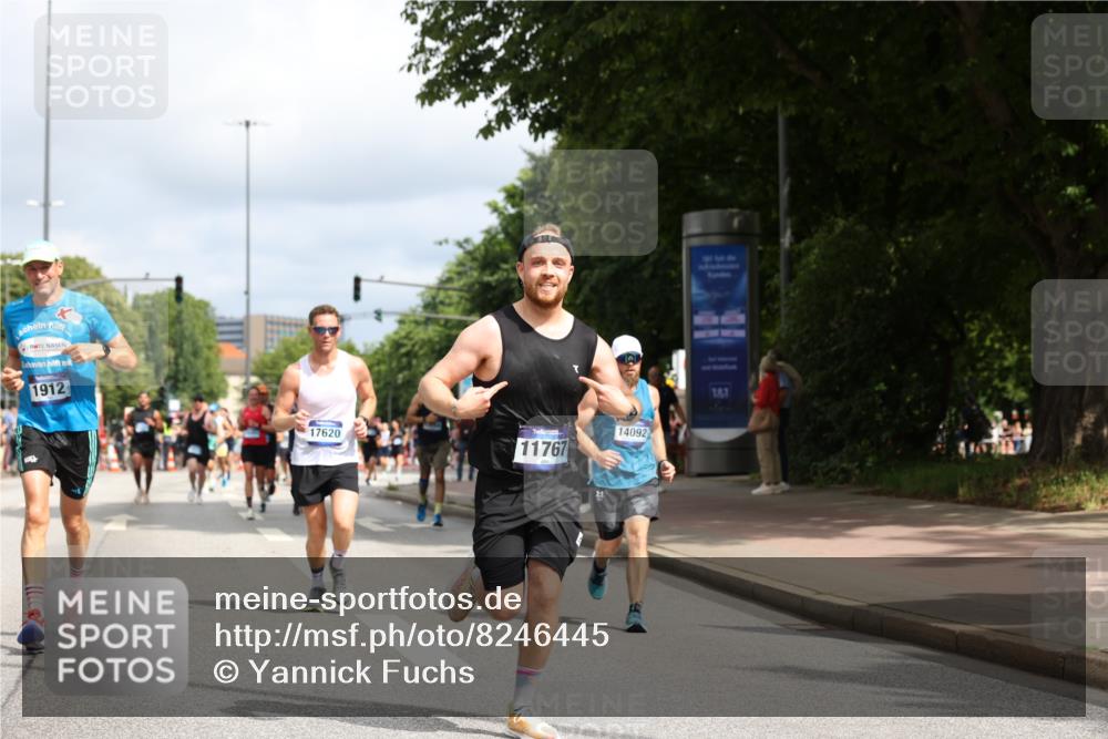 29.06.2025 - hella hamburg halbmarathon Yannick Fuchs http://msf.ph/oto/8246445 29.06.2025 10:35:14 20KM 1677, 1882, 1912, 2324, 2568, 2714, 2949, 3332, 4843, 4889, 5007, 5014, 5026, 5050, 5410, 5745, 5916, 6080, 6429, 7080, 7284, 8074, 8370, 8465, 8629, 8966, 9979, 10369, 10934, 10968, 10978, 11767, 11959, 12365, 13029, 13158, 13667, 14092, 14820, 15164, 15493, 15542, 15689, 16201, 16249, 16347, 16599, 17214, 17620, 17724, 17971, 18173, 18192, 18399 meine-sportfotos.de