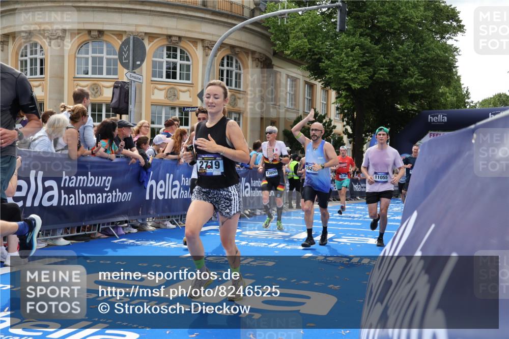 29.06.2025 - hella hamburg halbmarathon Strokosch-Dieckow http://msf.ph/oto/8246525 29.06.2025 10:38:48 Ziel 2296, 2719, 2980, 3783, 6684, 8450, 8958, 9264, 9540, 10218, 11055, 11281, 11282, 13137, 13755, 13800, 14093, 15257, 15372, 17722, 19004 meine-sportfotos.de