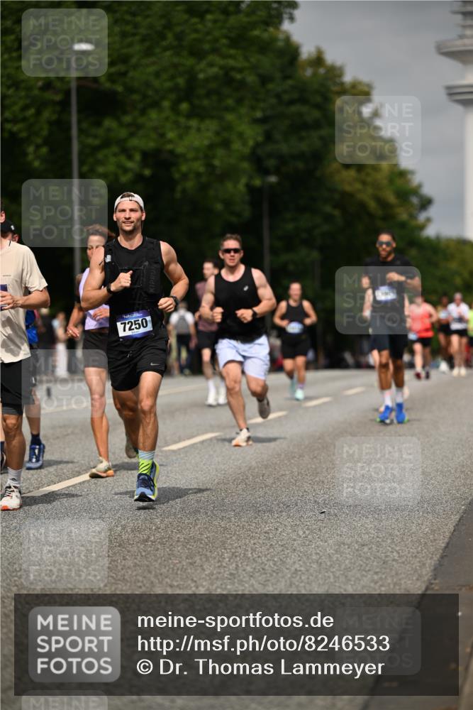 29.06.2025 - hella hamburg halbmarathon Dr. Thomas Lammeyer http://msf.ph/oto/8246533 29.06.2025 10:14:14 Kennedybrücke 1052, 1456, 1483, 1513, 1573, 4389, 7042, 7058, 7250, 7685, 8090, 8685, 8890, 9681, 9816, 9988, 11027, 11180 meine-sportfotos.de