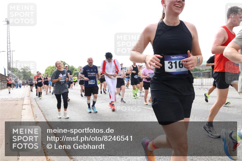 29.06.2025 - hella hamburg halbmarathon Lena Gebhardt http://msf.ph/oto/8246541 29.06.2025 10:45:30 Lombardsbrücke 1033, 1060, 1085, 1685, 1713, 1798, 1983, 2008, 2216, 2217, 2550, 2657, 2664, 2917, 2973, 3160, 3164, 3357, 3377, 3879, 3993, 4099, 4102, 4186, 4224, 4306, 4337, 4388, 4504, 4820, 4851, 5044, 5099, 5108, 5190, 5339, 5635, 5636, 5949, 6150, 6509, 6763, 6788, 6911, 6922, 6980, 7283, 7530, 7541, 7699, 7859, 7912, 8594, 8605, 8745, 8762, 9620, 10030, 10182, 10225, 10327, 10329, 11314, 12198, 12332, 12334 meine-sportfotos.de