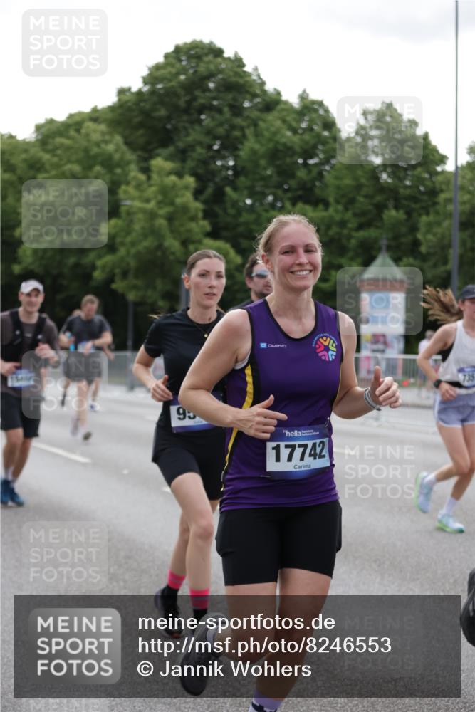 29.06.2025 - hella hamburg halbmarathon Jannik Wohlers http://msf.ph/oto/8246553 29.06.2025 10:30:36 Lombardsbrücke 1472, 1773, 2097, 2268, 2505, 3131, 6195, 6620, 6787, 7351, 8757, 9576, 10989, 11981, 11988, 12384, 12627, 14095, 14803, 15466, 15589, 17224, 17463, 17742, 17966, 19052, 19226 meine-sportfotos.de